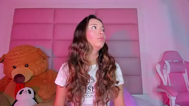 Snapshot of little-Emma chatting on March 2025 03:13:02 AM little-Emma online show from March 2025 03:13:02 AM