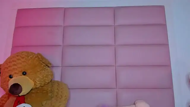 Snapshot of little-Emma chatting on March 2025 06:16:02 AM little-Emma online show from March 2025 06:16:02 AM