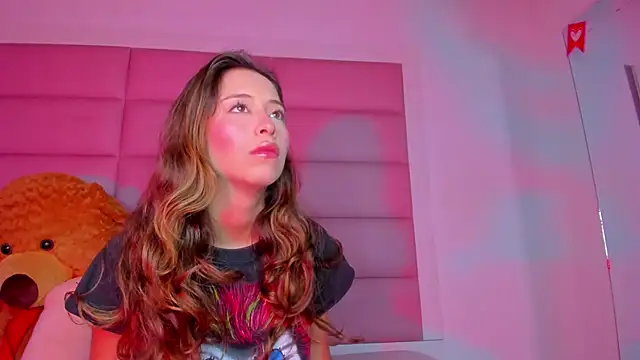 Snapshot of little-Emma chatting on March 2025 03:08:02 AM little-Emma online show from March 2025 03:08:02 AM