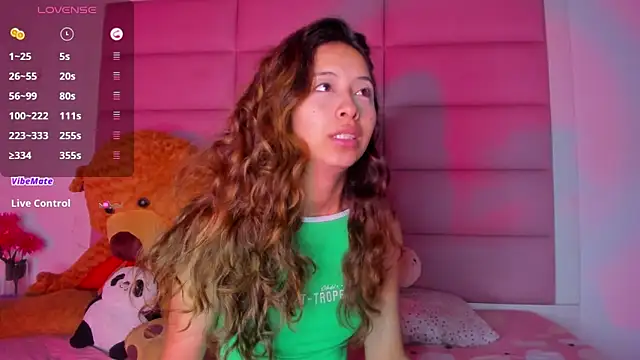 Snapshot of little-Emma chatting on March 2025 03:18:02 AM little-Emma online show from March 2025 03:18:02 AM