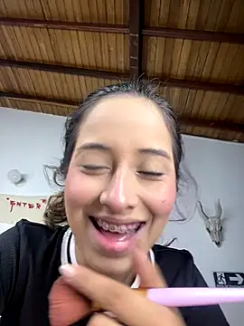 Snapshot of little-Emma chatting on October 2025 02:53:01 AM little-Emma online show from October 2025 02:53:01 AM