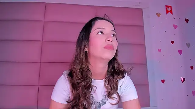 Snapshot of little-Emma chatting on October 2025 03:20:02 AM little-Emma online show from October 2025 03:20:02 AM