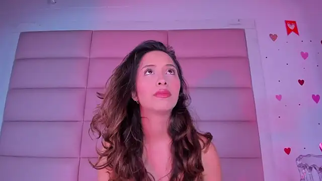 Snapshot of little-Emma chatting on October 2025 02:45:01 AM little-Emma online show from October 2025 02:45:01 AM