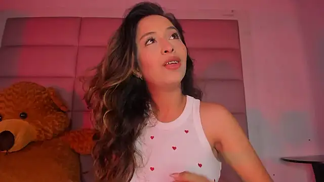 Snapshot of little-Emma chatting on November 2025 11:47:02 PM little-Emma online show from November 2025 11:47:02 PM