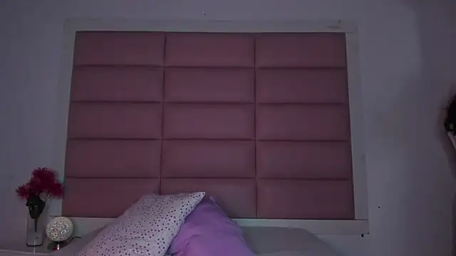 Snapshot of little-Emma chatting on January 2026 03:09:02 AM little-Emma online show from January 2026 03:09:02 AM