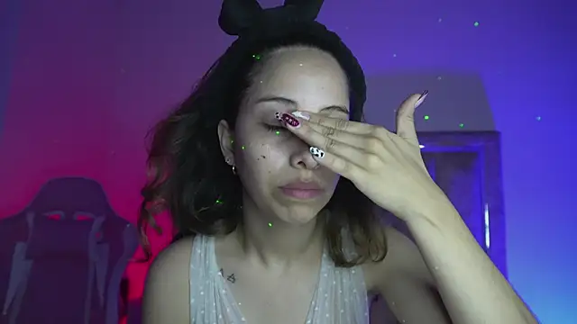 Snapshot of little-Emma chatting on February 2026 03:46:02 AM little-Emma online show from February 2026 03:46:02 AM