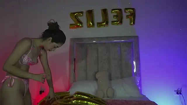 Snapshot of little-Emma chatting on February 2026 04:02:01 AM little-Emma online show from February 2026 04:02:01 AM