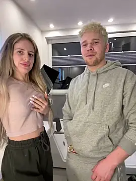 Snapshot of NickyGold_Official chatting on February 2025 12:27:02 AM NickyGold Official online show from February 2025 12:27:02 AM