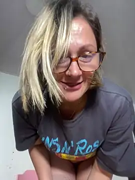 Snapshot of dirty_mistress_69 chatting on January 2025 02:18:01 AM dirty mistress 69 online show from January 2025 02:18:01 AM