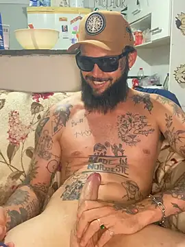 Snapshot of Leonpicudo chatting on February 2026 06:04:01 PM Leonpicudo online show from February 2026 06:04:01 PM