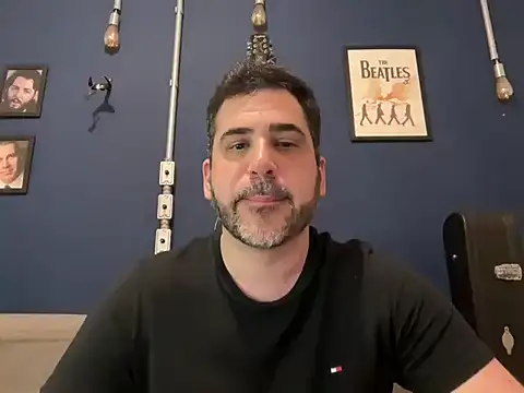 hotsafadinho online show from November 2025 10:12:01 PM