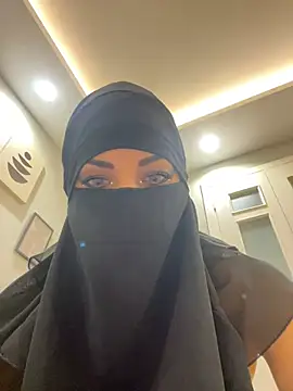 Snapshot of Amberonee31 chatting on February 2025 07:44:02 PM Amberonee31 online show from February 2025 07:44:02 PM