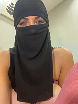 Snapshot of Amberonee31 chatting on February 2025 09:28:01 PM Amberonee31 online show from February 2025 09:28:01 PM