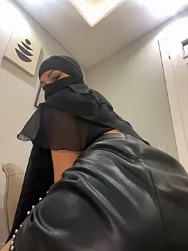 Snapshot of Amberonee31 chatting on February 2025 06:47:02 PM Amberonee31 online show from February 2025 06:47:02 PM