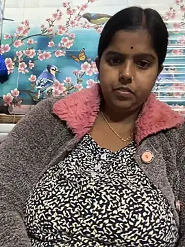 Snapshot of Beauty-queen chatting on January 2025 01:51:02 PM Beauty-queen online show from January 2025 01:51:02 PM