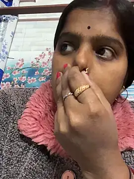 Snapshot of Beauty-queen chatting on January 2025 10:08:02 AM Beauty-queen online show from January 2025 10:08:02 AM