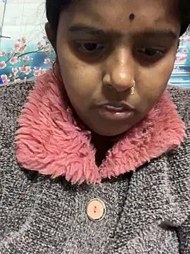 Snapshot of Beauty-queen chatting on January 2025 02:19:01 PM Beauty-queen online show from January 2025 02:19:01 PM