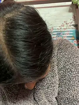 Snapshot of Beauty-queen chatting on January 2025 01:27:01 PM Beauty-queen online show from January 2025 01:27:01 PM