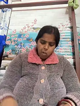 Snapshot of Beauty-queen chatting on January 2025 10:50:02 AM Beauty-queen online show from January 2025 10:50:02 AM