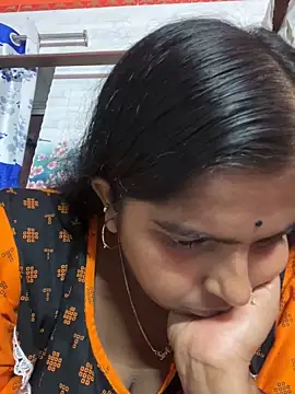 Snapshot of Beauty-queen chatting on January 2025 10:42:01 AM Beauty-queen online show from January 2025 10:42:01 AM