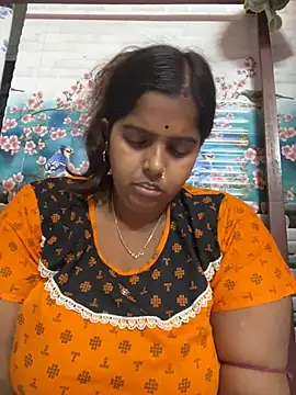 Snapshot of Beauty-queen chatting on February 2025 11:20:01 AM Beauty-queen online show from February 2025 11:20:01 AM