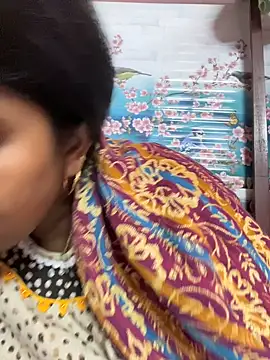 Snapshot of Beauty-queen chatting on February 2025 12:44:01 PM Beauty-queen online show from February 2025 12:44:01 PM