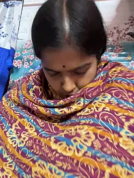 Snapshot of Beauty-queen chatting on February 2025 04:03:01 PM Beauty-queen online show from February 2025 04:03:01 PM