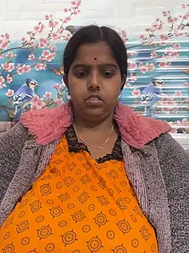 Snapshot of Beauty-queen chatting on February 2025 03:31:01 PM Beauty-queen online show from February 2025 03:31:01 PM