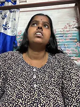 Snapshot of Beauty-queen chatting on February 2025 09:51:02 AM Beauty-queen online show from February 2025 09:51:02 AM