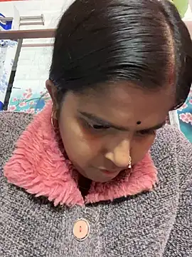 Snapshot of Beauty-queen chatting on February 2025 10:59:02 AM Beauty-queen online show from February 2025 10:59:02 AM