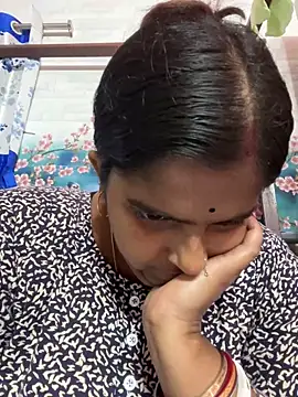 Snapshot of Beauty-queen chatting on February 2025 10:18:02 AM Beauty-queen online show from February 2025 10:18:02 AM