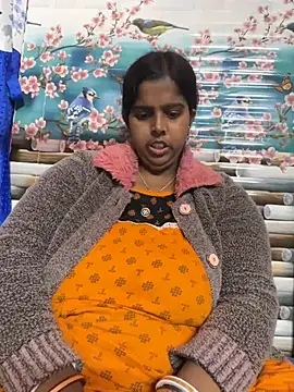 Snapshot of Beauty-queen chatting on February 2025 03:27:01 PM Beauty-queen online show from February 2025 03:27:01 PM