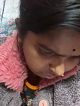 Snapshot of Beauty-queen chatting on February 2025 04:00:01 PM Beauty-queen online show from February 2025 04:00:01 PM