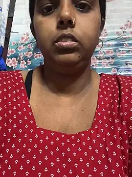 Snapshot of Beauty-queen chatting on February 2025 03:19:01 PM Beauty-queen online show from February 2025 03:19:01 PM