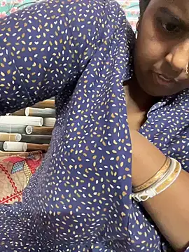 Snapshot of Beauty-queen chatting on March 2025 11:00:02 AM Beauty-queen online show from March 2025 11:00:02 AM