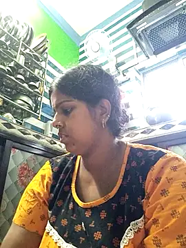 Snapshot of Beauty-queen chatting on March 2025 04:21:01 AM Beauty-queen online show from March 2025 04:21:01 AM