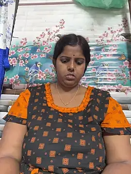 Snapshot of Beauty-queen chatting on March 2025 02:18:01 PM Beauty-queen online show from March 2025 02:18:01 PM