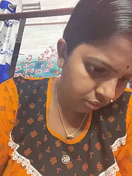 Snapshot of Beauty-queen chatting on March 2025 10:26:02 AM Beauty-queen online show from March 2025 10:26:02 AM