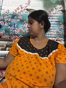 Snapshot of Beauty-queen chatting on March 2025 11:08:02 AM Beauty-queen online show from March 2025 11:08:02 AM