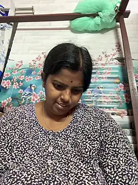 Snapshot of Beauty-queen chatting on March 2025 10:50:01 AM Beauty-queen online show from March 2025 10:50:01 AM