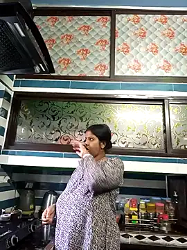 Snapshot of Beauty-queen chatting on March 2025 04:05:02 AM Beauty-queen online show from March 2025 04:05:02 AM