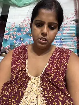 Snapshot of Beauty-queen chatting on October 2025 10:27:02 AM Beauty-queen online show from October 2025 10:27:02 AM