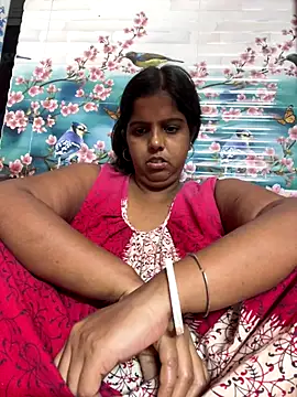 Snapshot of Beauty-queen chatting on November 2025 10:38:01 AM Beauty-queen online show from November 2025 10:38:01 AM