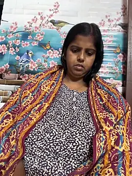 Snapshot of Beauty-queen chatting on November 2025 10:57:02 AM Beauty-queen online show from November 2025 10:57:02 AM