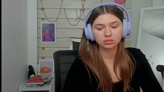 Josephine Kiss online show from February 2025 04:35:01 PM