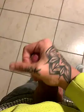 Snapshot of YoungDick25 chatting on November 2025 09:58:01 PM YoungDick25 online show from November 2025 09:58:01 PM