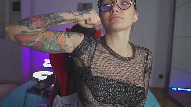 Snapshot of Lady3Holes chatting on December 2024 05:22:02 PM Lady3Holes online show from December 2024 05:22:02 PM