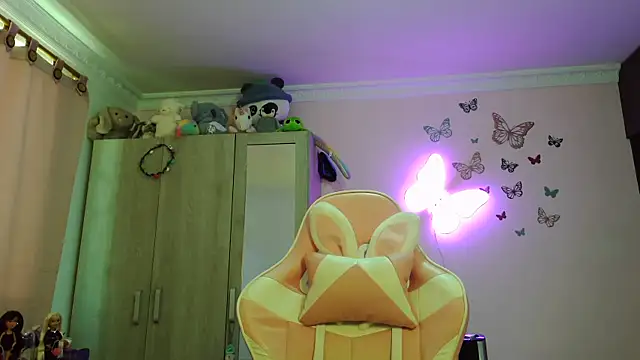 caroline jonson online show from March 2026 06:02:02 PM