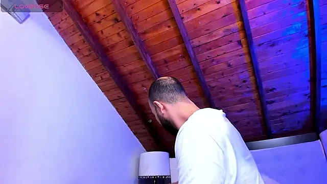 Tom Bailey online show from February 2026 12:48:02 PM