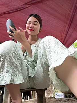 Snapshot of Emily_9xx chatting on March 2025 03:17:01 AM Emily 9xx online show from March 2025 03:17:01 AM